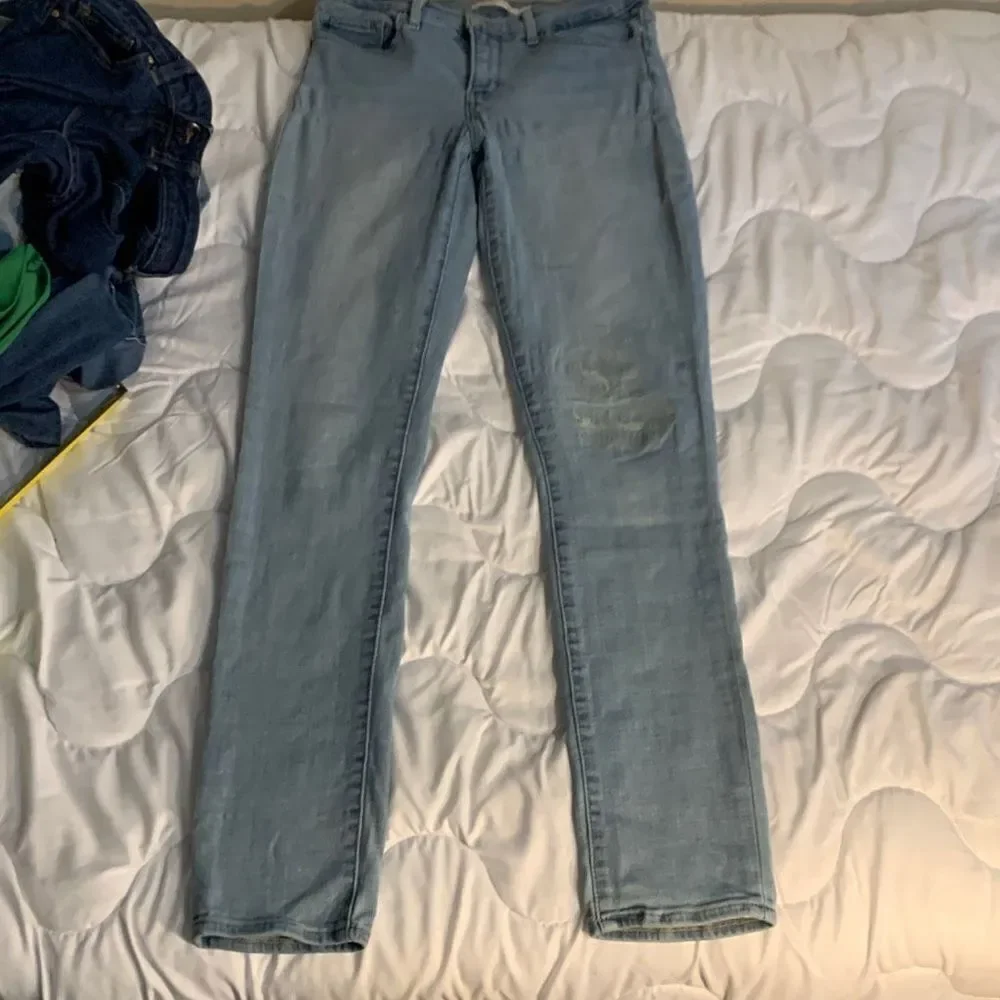 Levi’s 311 Shaping Skinny Size 28 / Inseam 28 Vintage Y2K